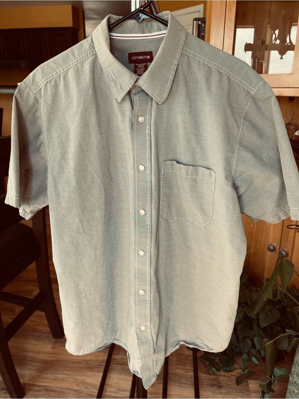 Covington Men's Short-Sleeve Button-Down Shirt in Light Sage Green - Size L